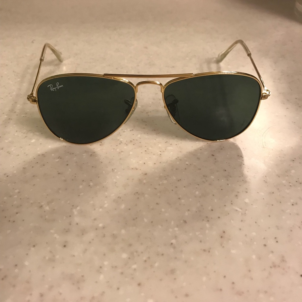 Kid’s size Black/gold Ray•Ban Aviators
